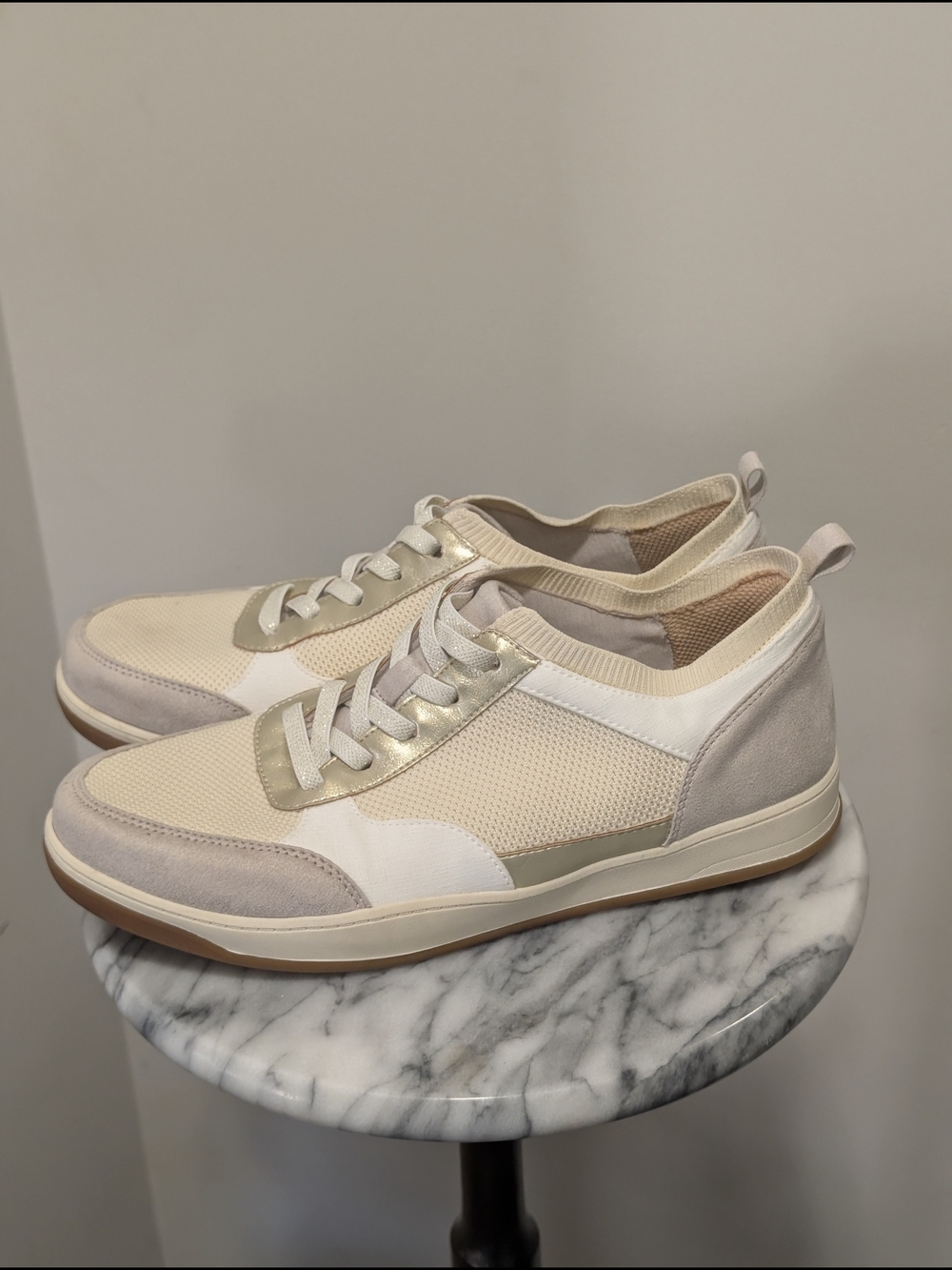 Sneaker - Picture 3 of 5